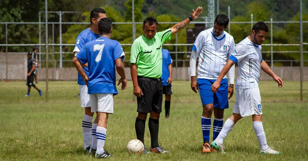 Guide Pratique : Comment Devenir Arbitre de Handball